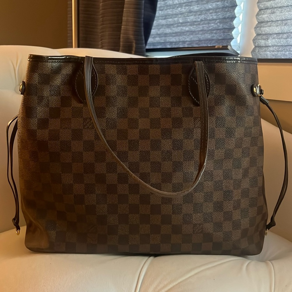 Weekend price drop !!Authentic Louis Vuitton Damier Ebene Neverfull GM!